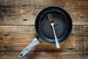 La sartén quemada: historia de un descuido en la cocina